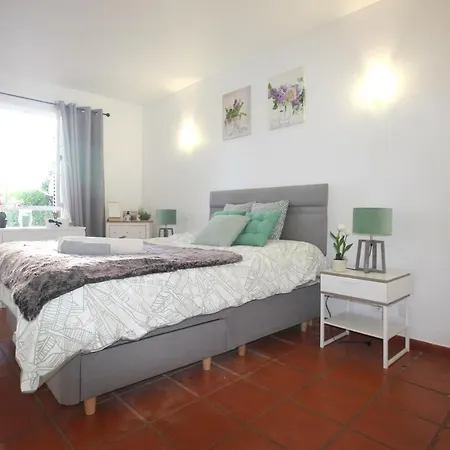 Apt 6 People - Large Private Terrace And Swimming Pool Ferienhaus